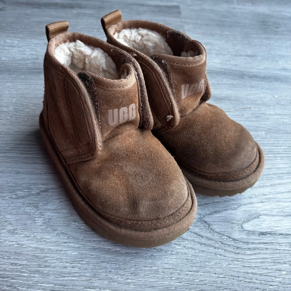 Kids UGG Brown Suede Sheepskin Lined Booties Toddler‎ Infant Size 9 - Picture 2 of 9